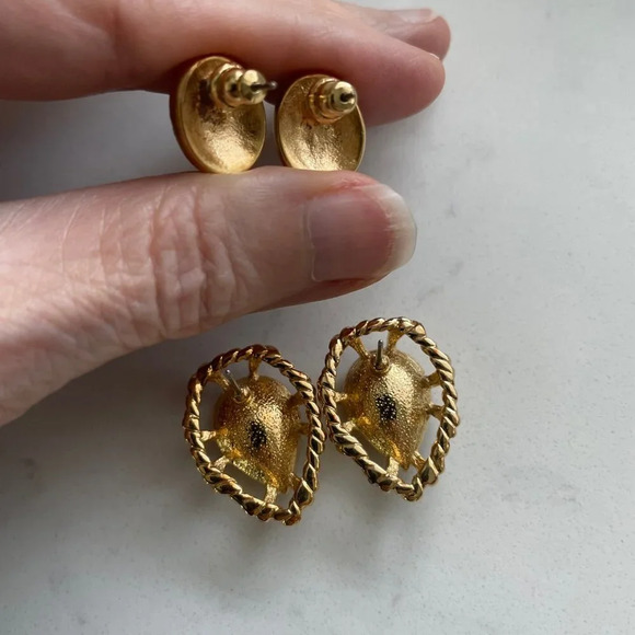 Vintage Pierced Earrings (Two Pairs) Gold Tone w Black Glass Stones Sz OS - Picture 3 of 7